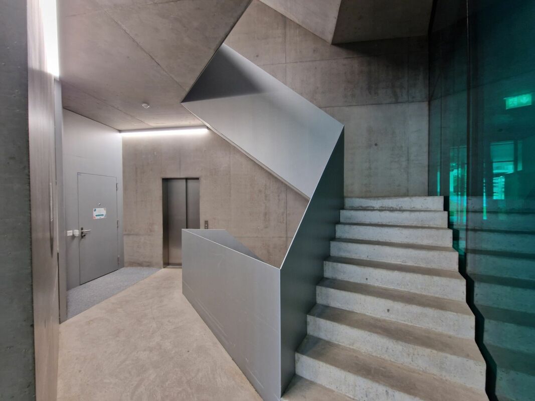 255m² office