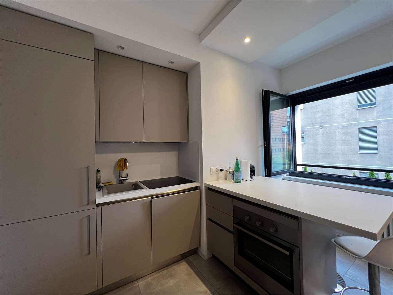 2 ½ pièces appartement meublé, photo 3 sur 5