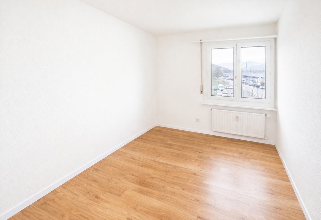 Appartement de 4 ½ pièces

À partir du 16 avril 2026 ou selon convenance, nous louons ce lumineux appartement de 4.5 pièces au 2ème étage.

L'appartement convainc par les avantages suivants :

- espace de vie spacieux avec accès au balcon
- cuisine séparée avec lave-vaisselle et table de cuisson en 