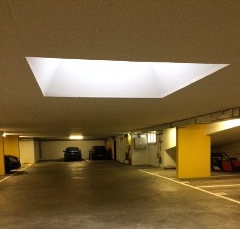 Place de stationnement couvert pour vélos, photo 1 sur 2