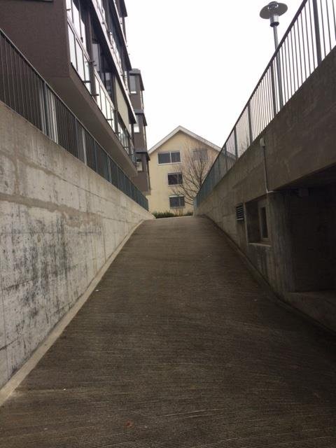 Place de stationnement couvert pour vélos, photo 2 sur 2