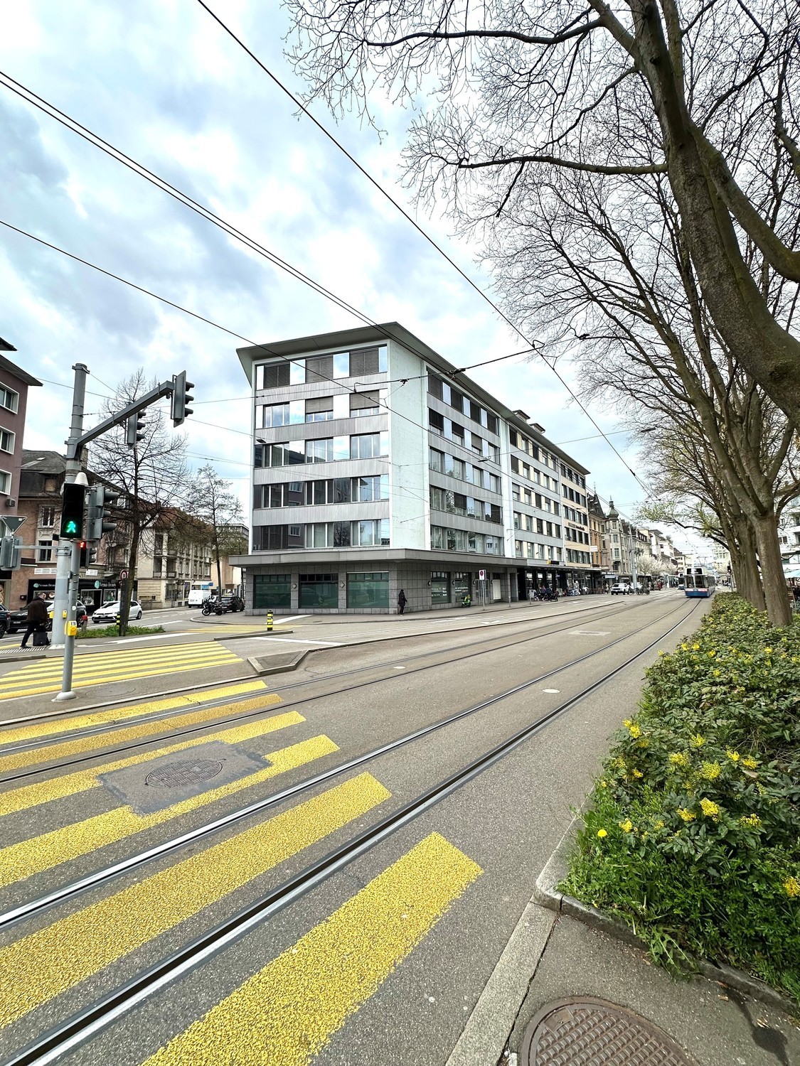 214m² commercial