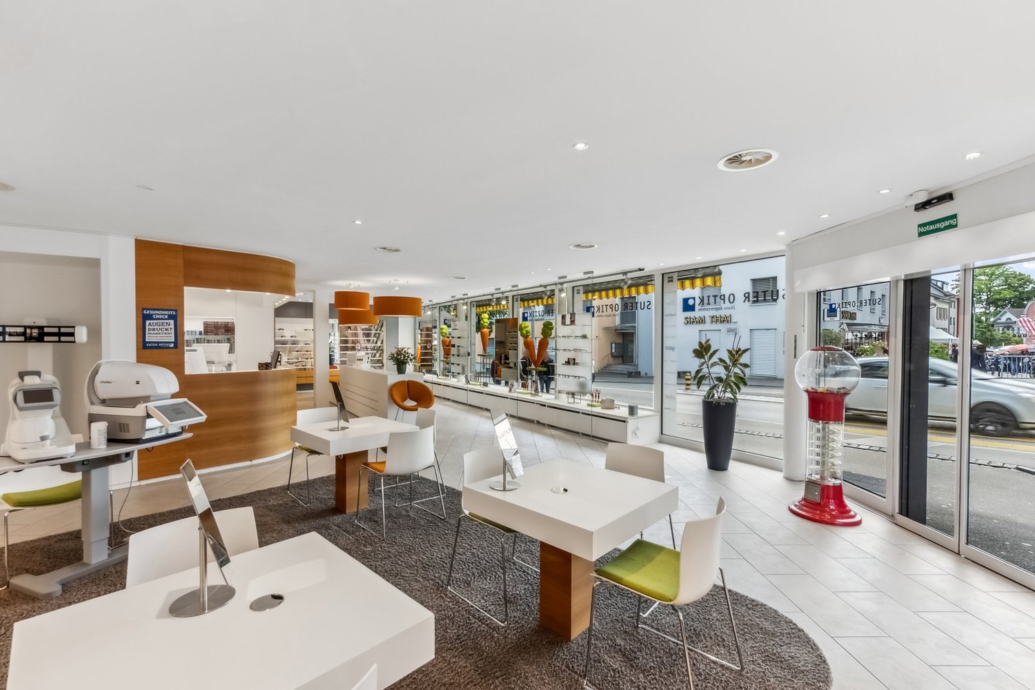 152m² commercial, photo 4 sur 4