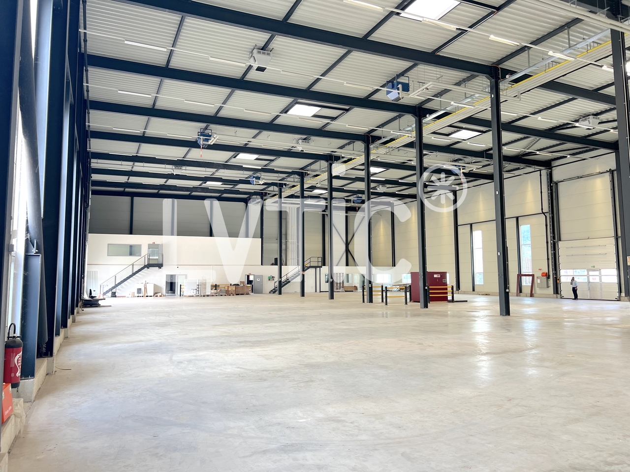 1080m² industrial object, photo 1 sur 10