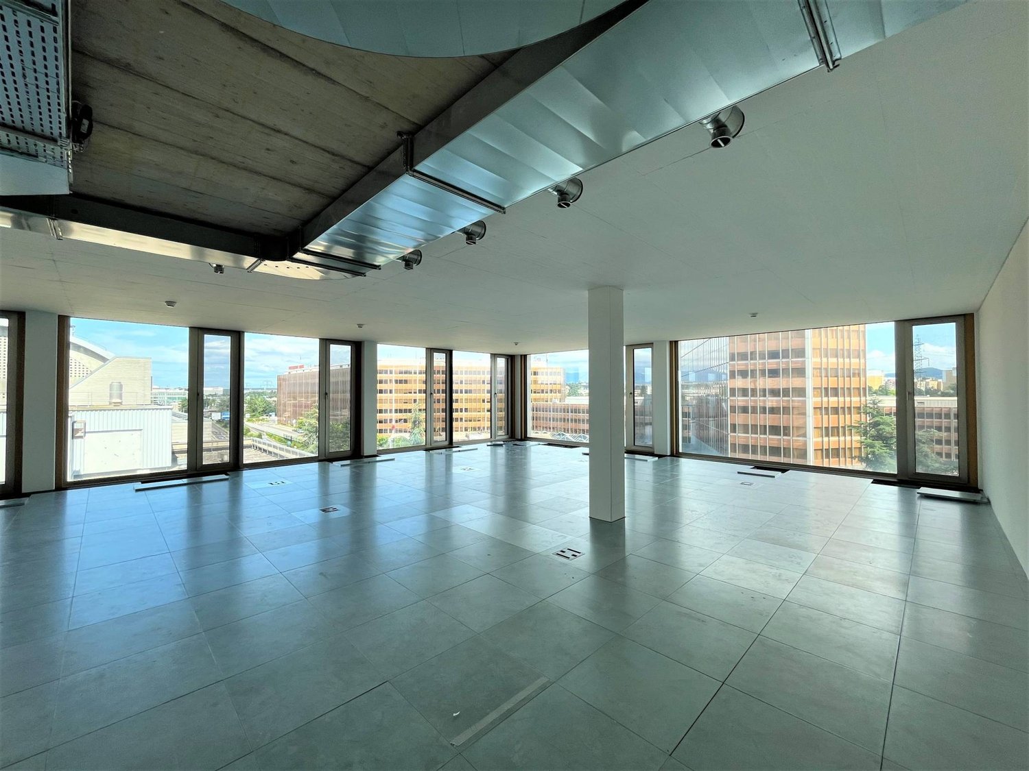 160m² office