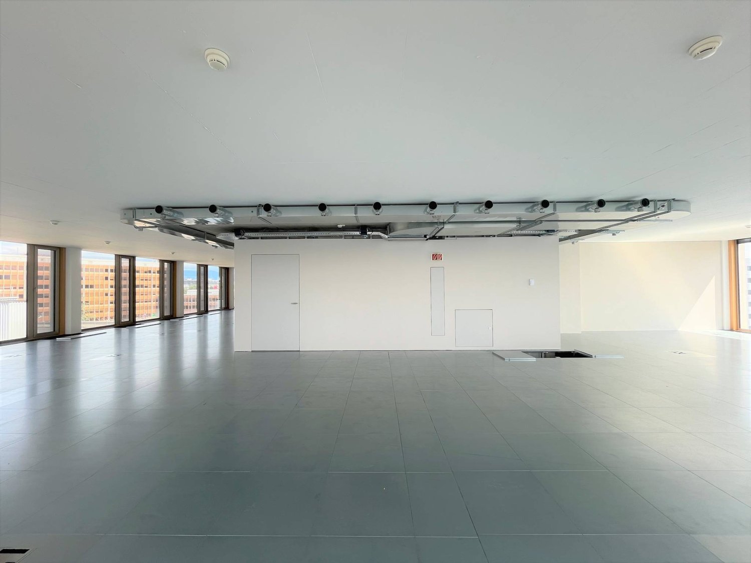 160m² office