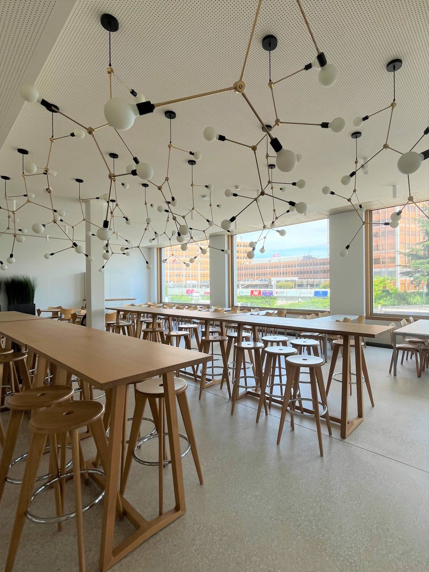 160m² office
