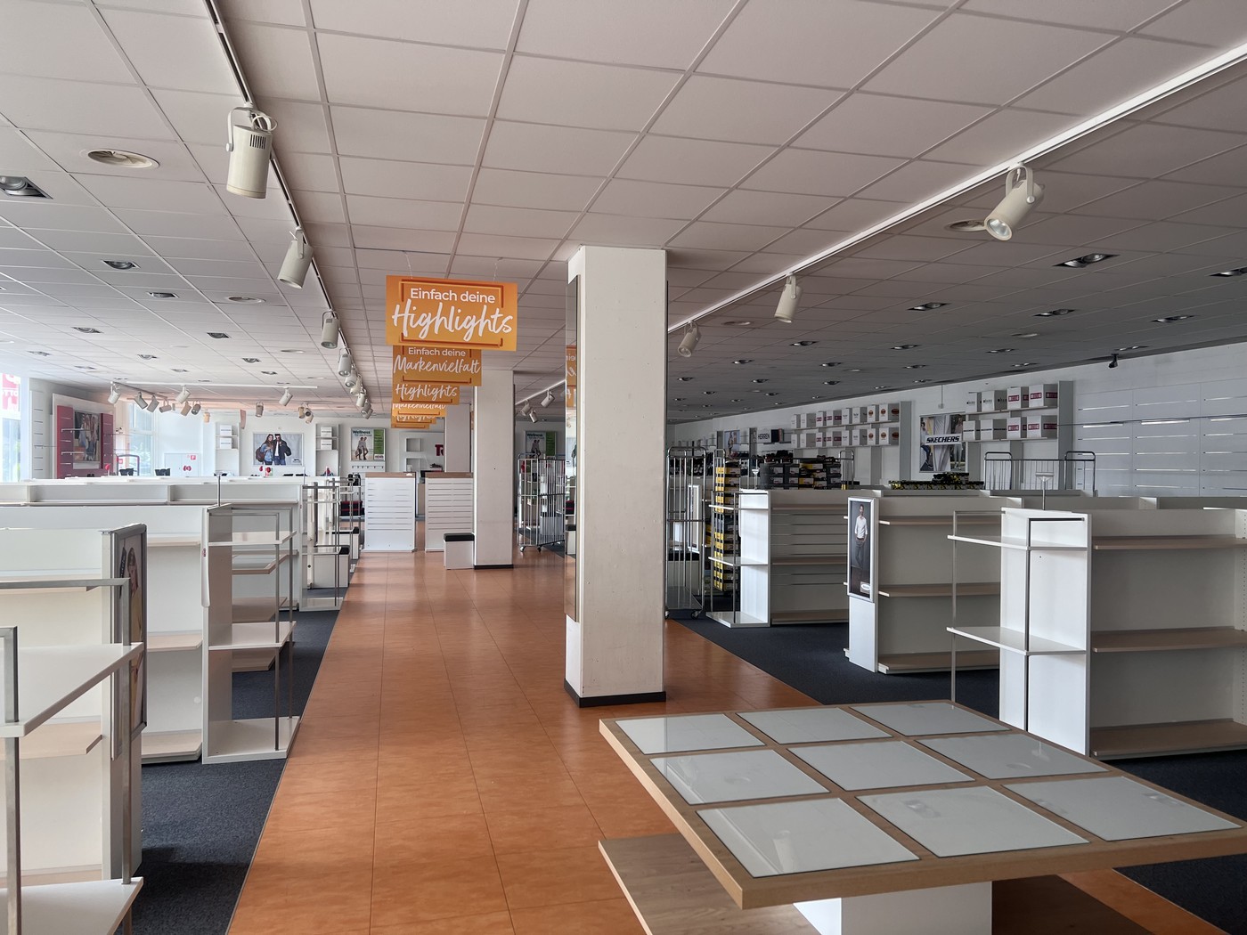 630m² shop, photo 2 sur 5