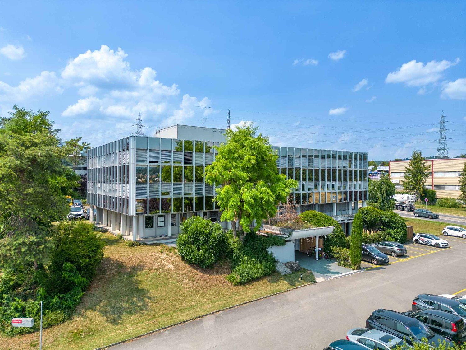 626m² office