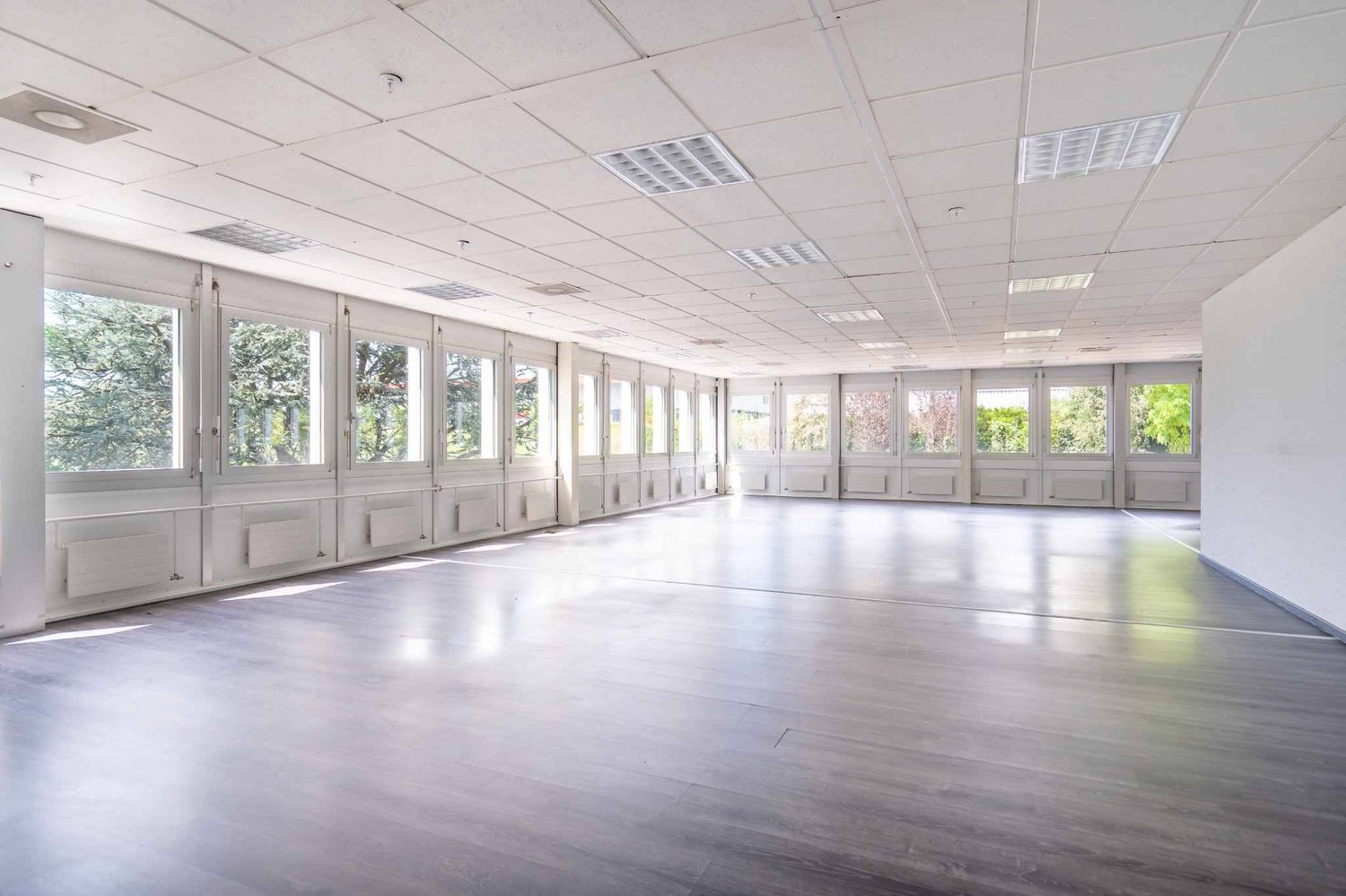 626m² office