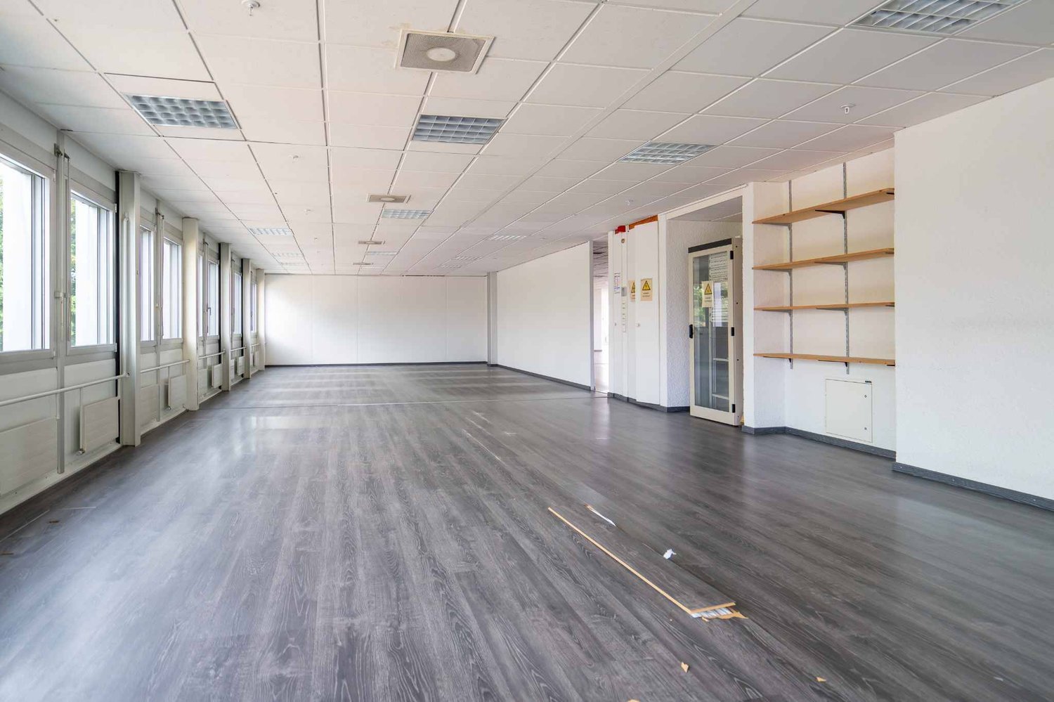626m² office