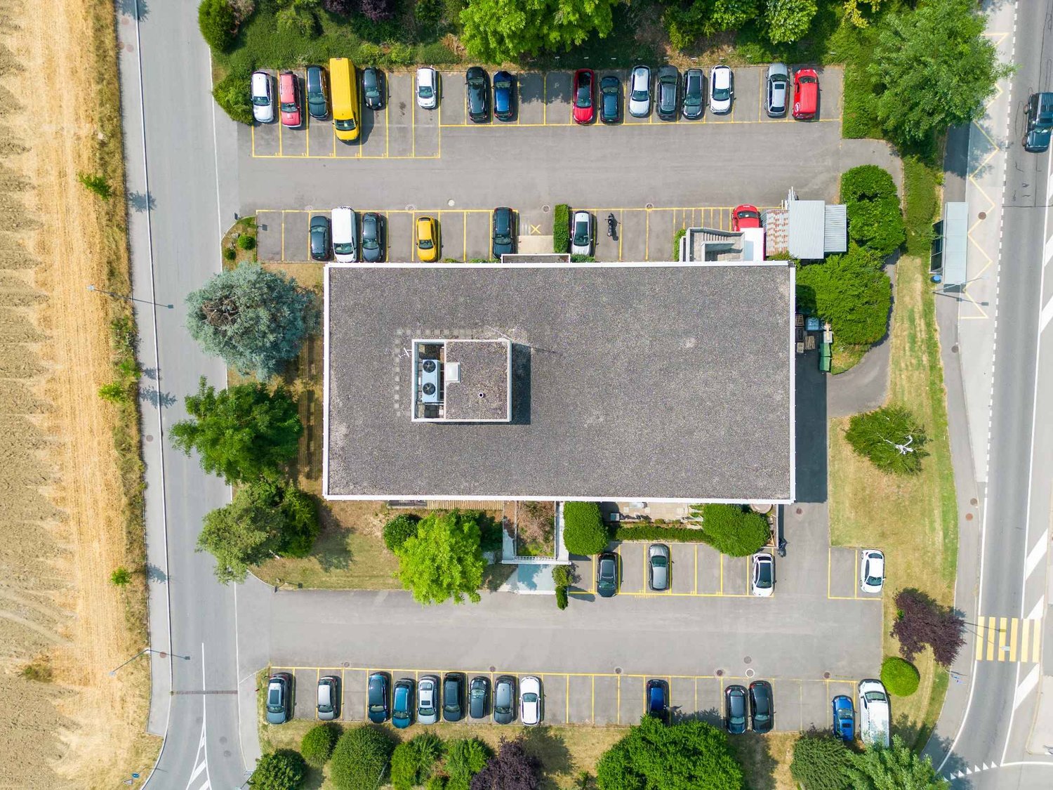 626m² office