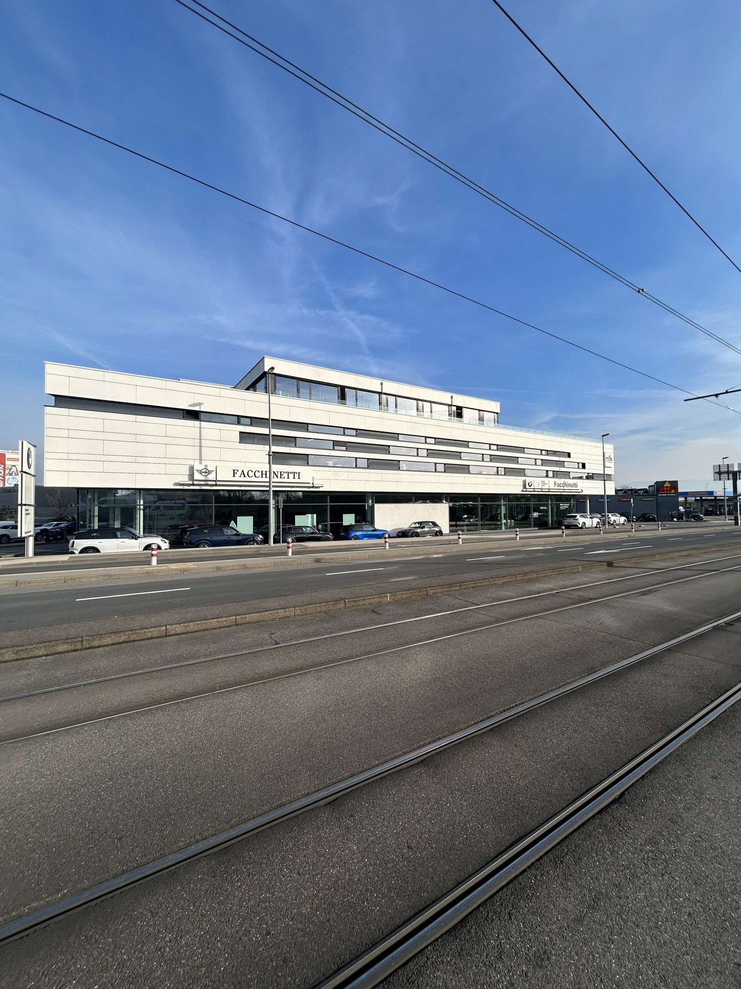 2984m² shop