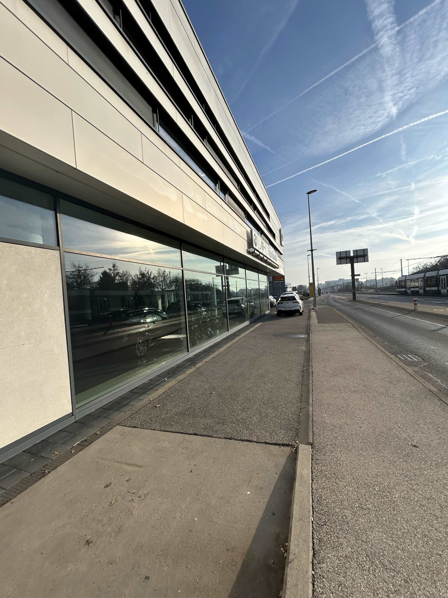 2984m² shop