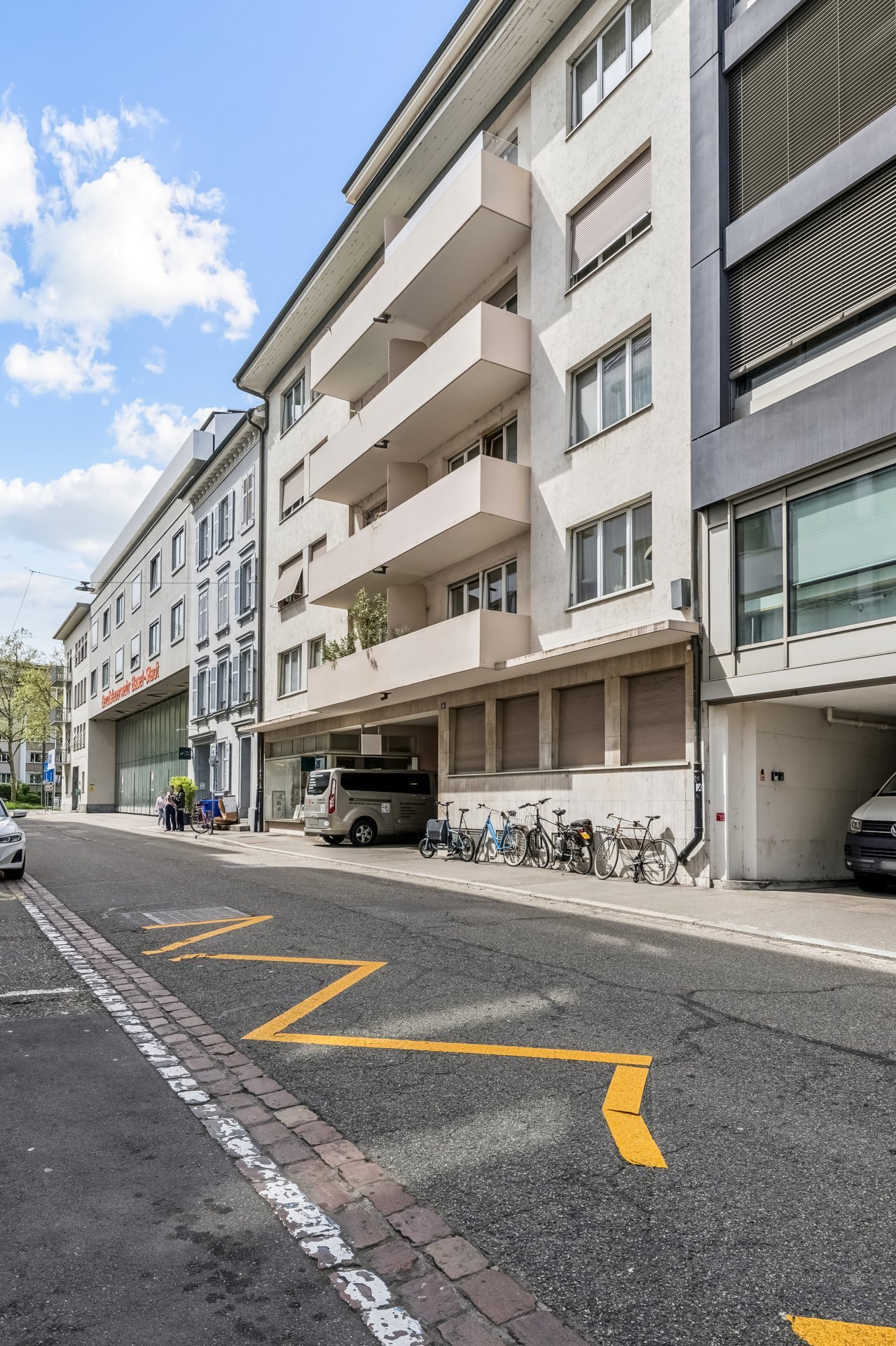 172m² commercial, photo 1 sur 7