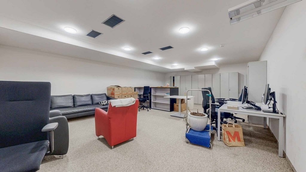 432m² office