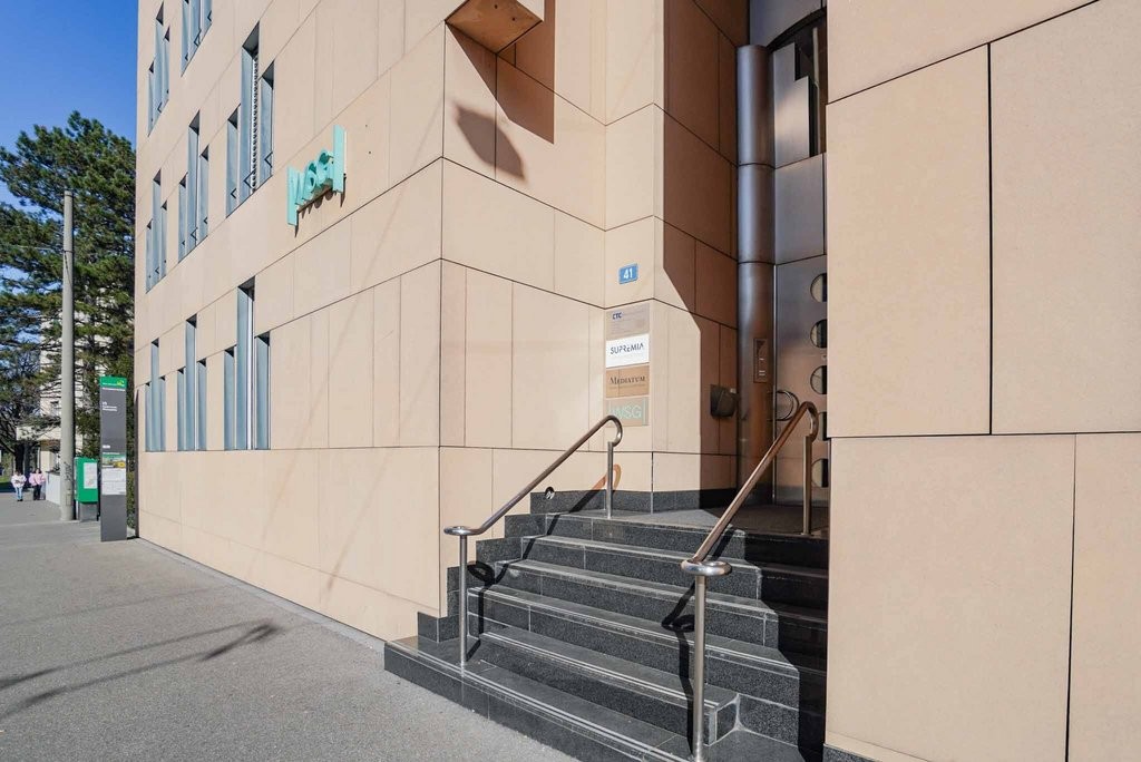 432m² office