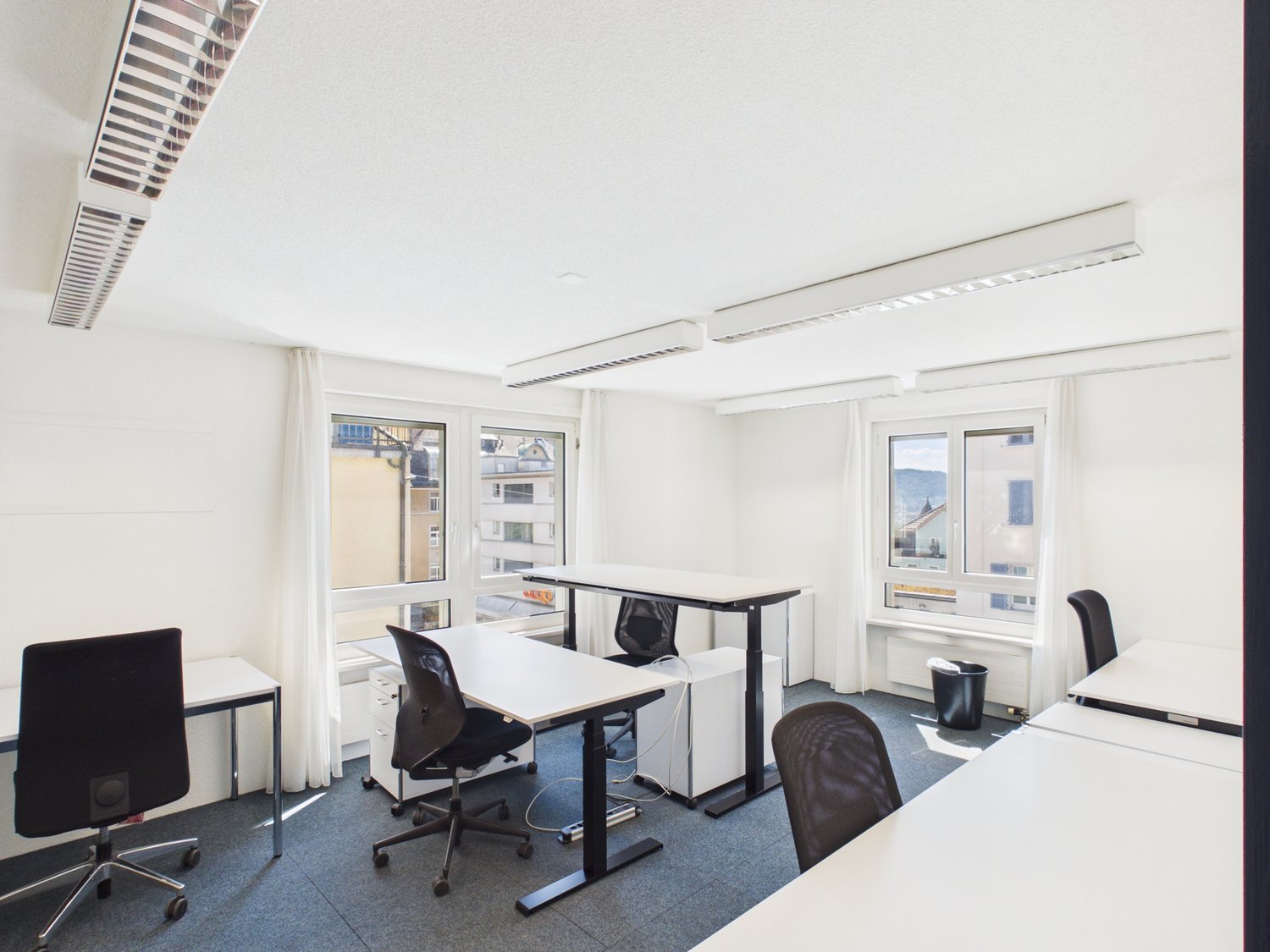 697m² office