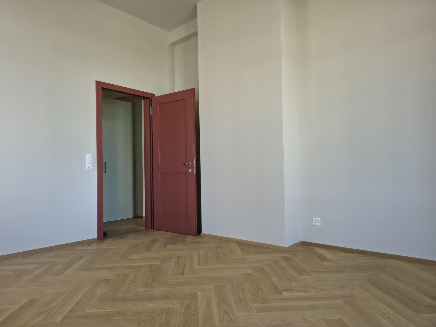 100m² commercial