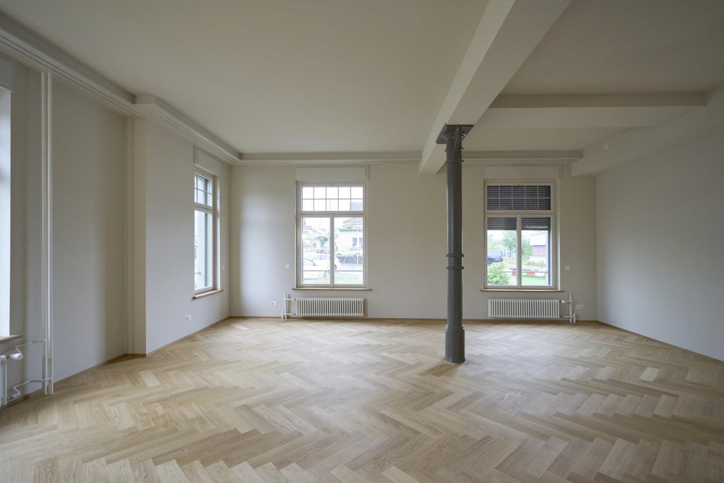 100m² commercial