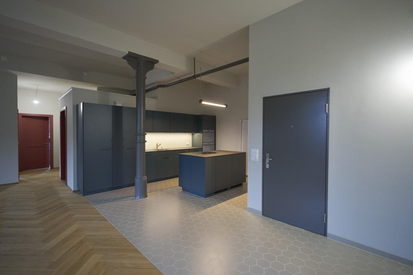 100m² commercial