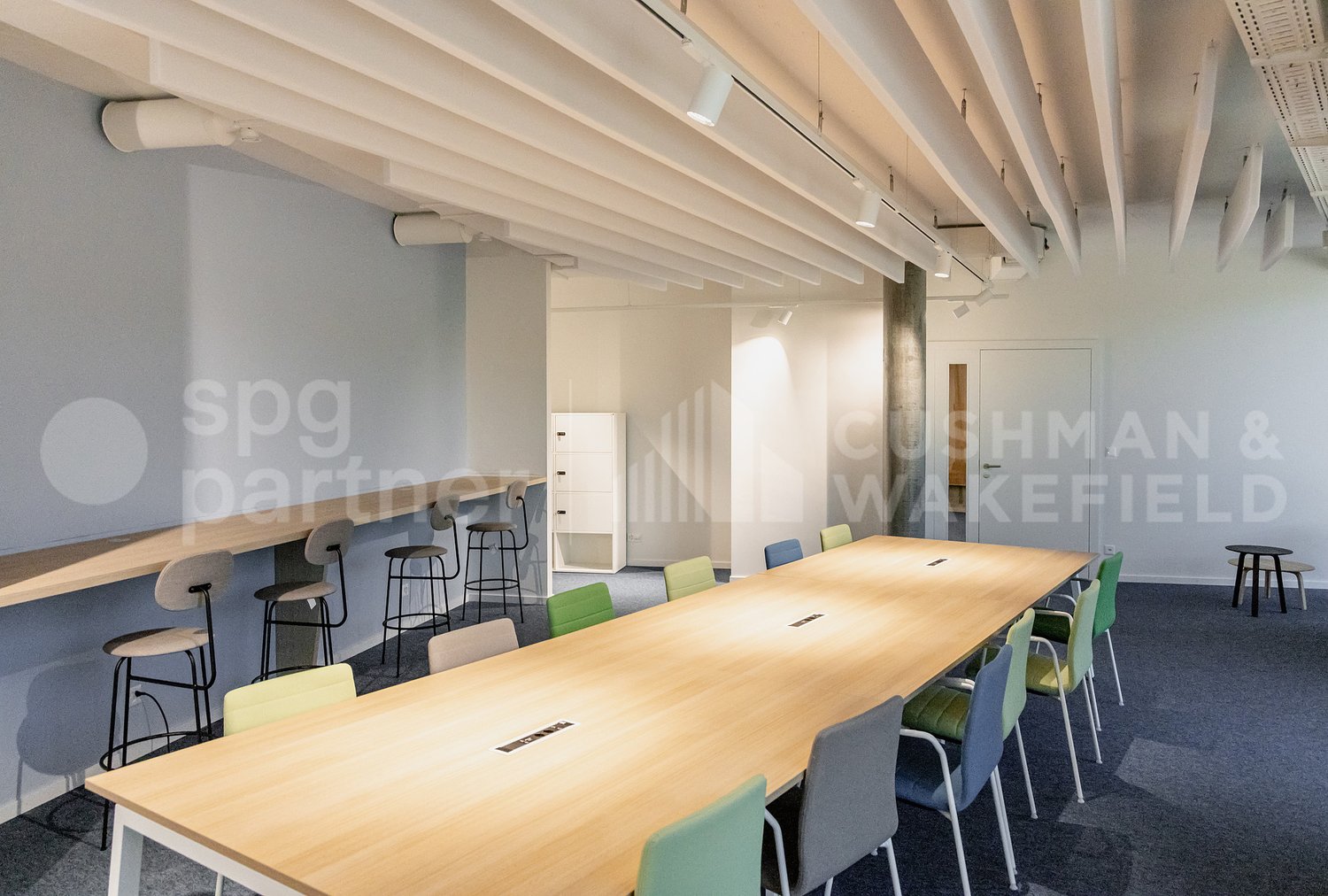 221m² office