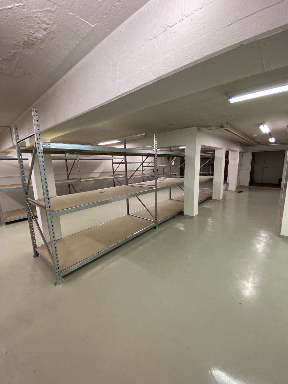 303m² commercial, photo 4 sur 8