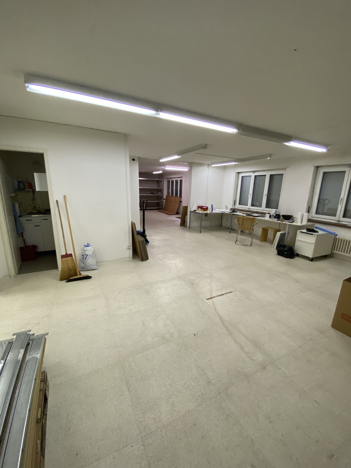 303m² commercial, photo 1 sur 8