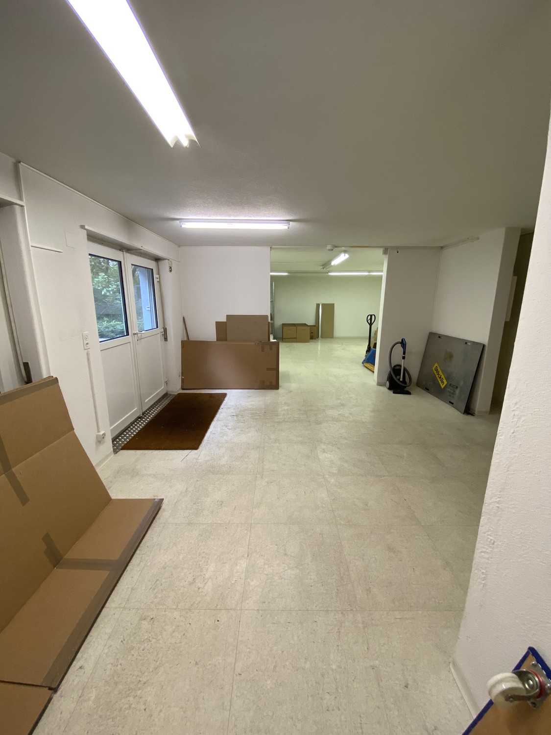 303m² commercial, photo 2 sur 8
