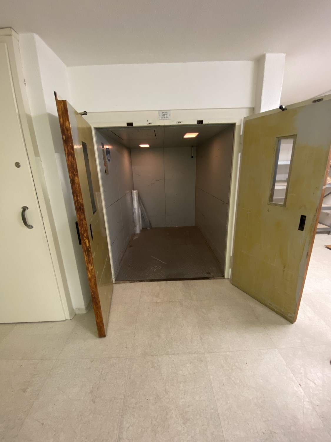 303m² commercial, photo 3 sur 8
