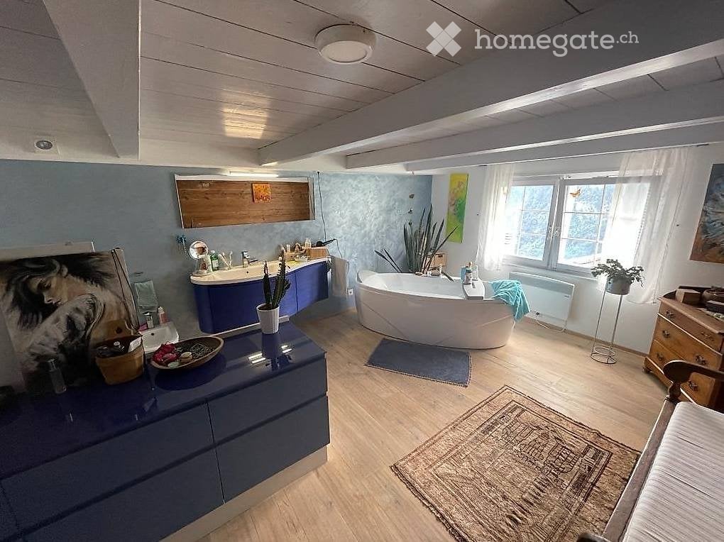 Maison Leventinese à louer, entièrement rénovée. La maison se développe sur trois niveaux, dont le dernier est un magnifique comble avec vue sur les montagnes. La maison possède également un petit jardin privé et un potager.

Le loyer est de 1'600.- par mois, charges accessoires exclues.

Nous resto, photo 3 sur 5