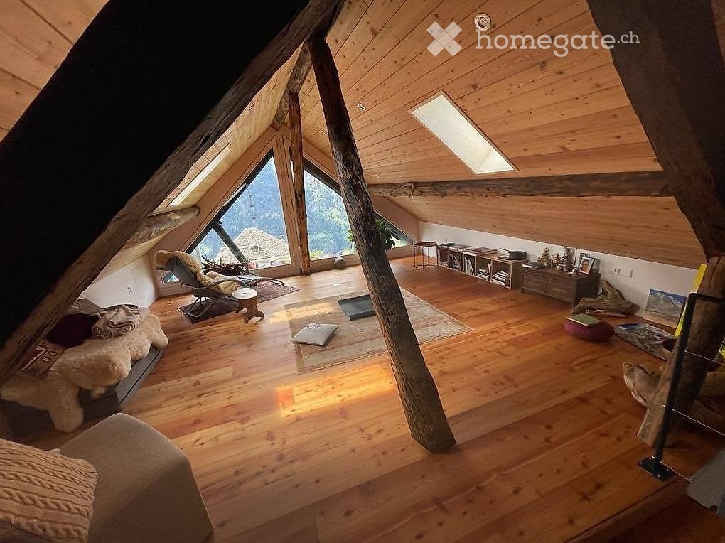 Maison Leventinese à louer, entièrement rénovée. La maison se développe sur trois niveaux, dont le dernier est un magnifique comble avec vue sur les montagnes. La maison possède également un petit jardin privé et un potager.

Le loyer est de 1'600.- par mois, charges accessoires exclues.

Nous resto, photo 4 sur 5