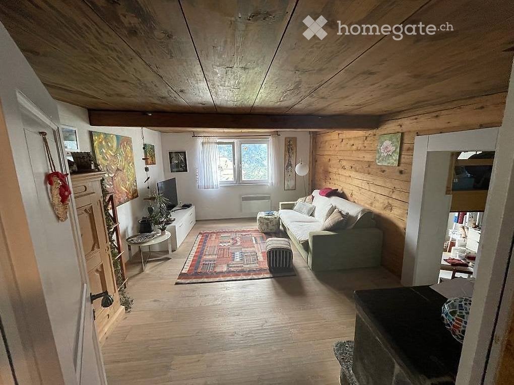 Maison Leventinese à louer, entièrement rénovée. La maison se développe sur trois niveaux, dont le dernier est un magnifique comble avec vue sur les montagnes. La maison possède également un petit jardin privé et un potager.

Le loyer est de 1'600.- par mois, charges accessoires exclues.

Nous resto, photo 2 sur 5