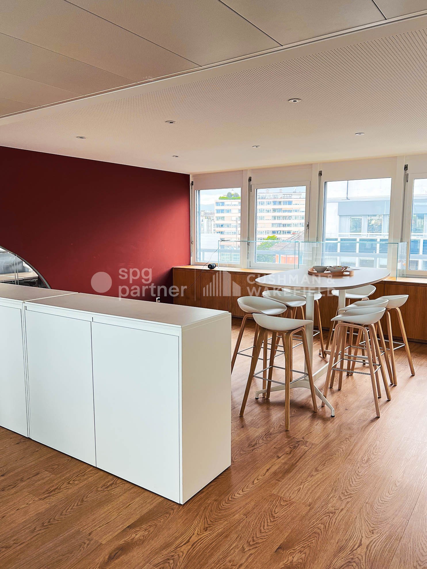 190m² office