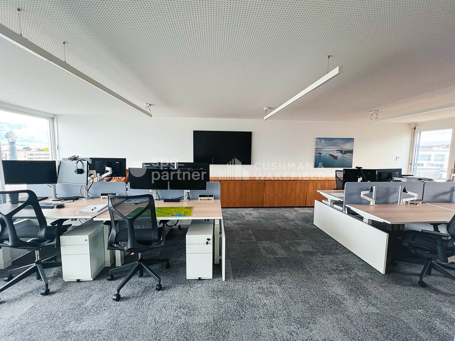 190m² office