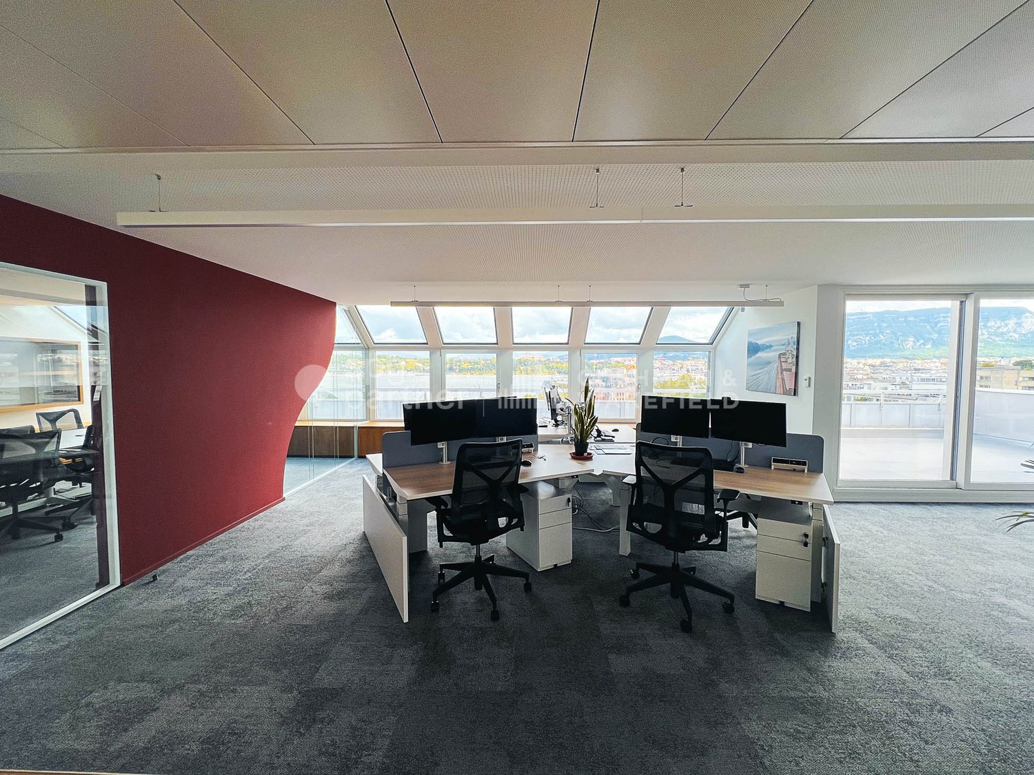 190m² office