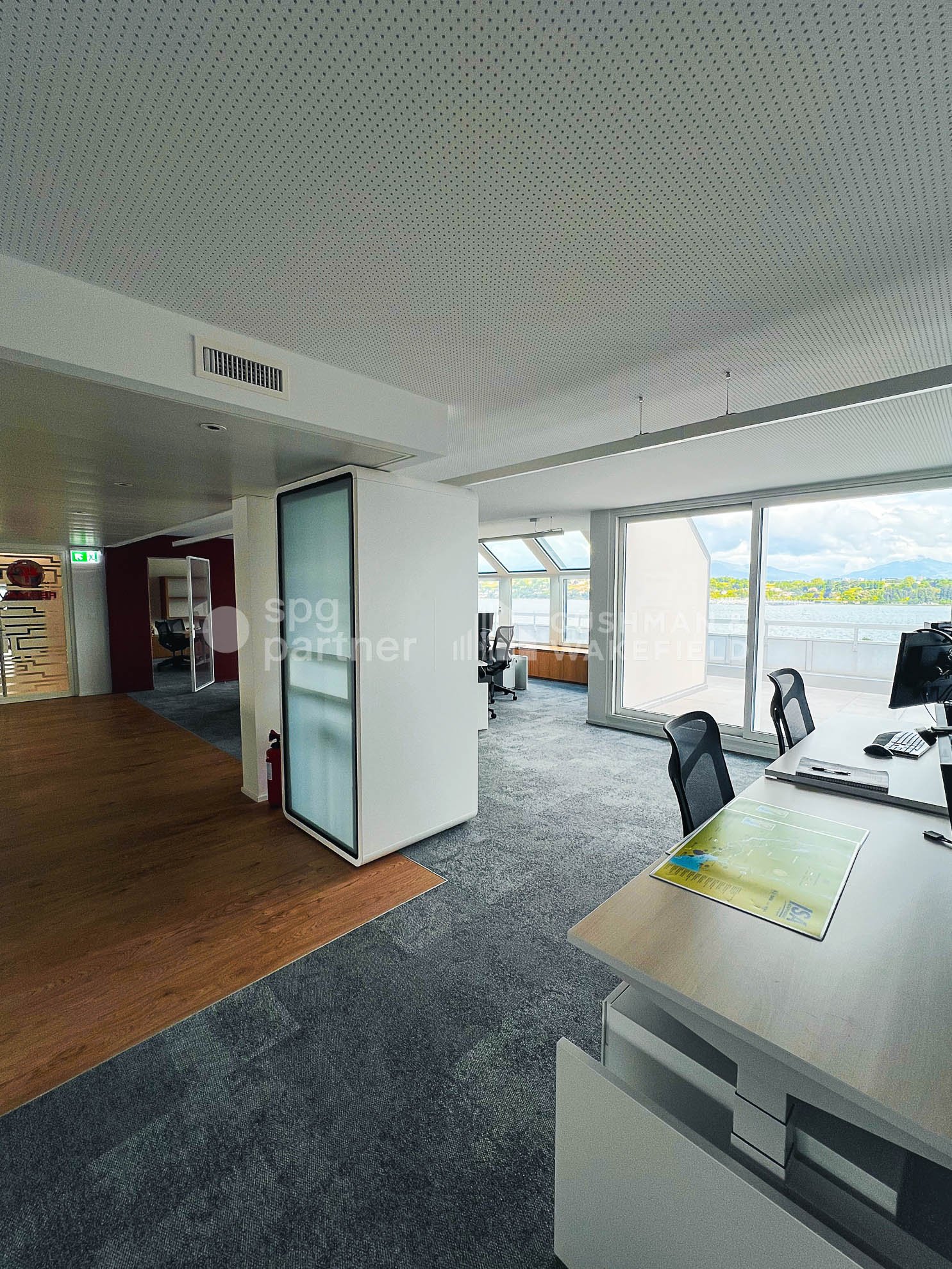 190m² office