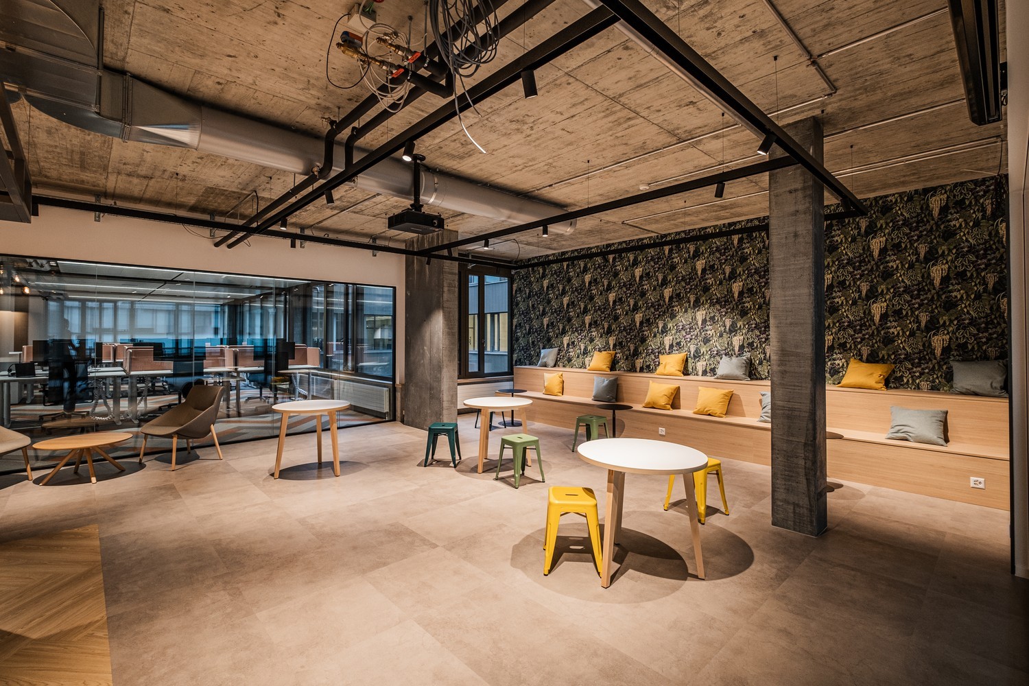 702m² commercial