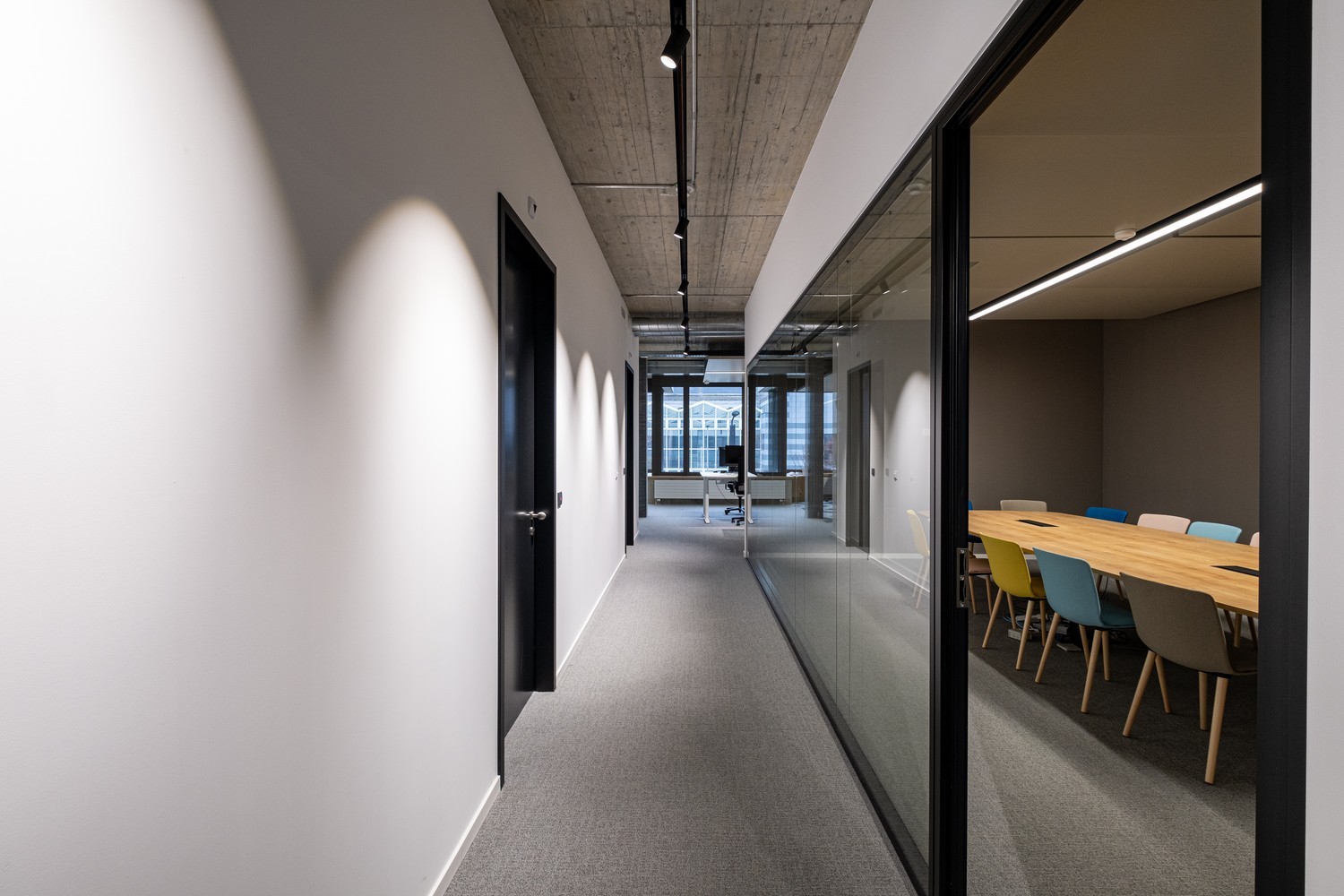 702m² commercial