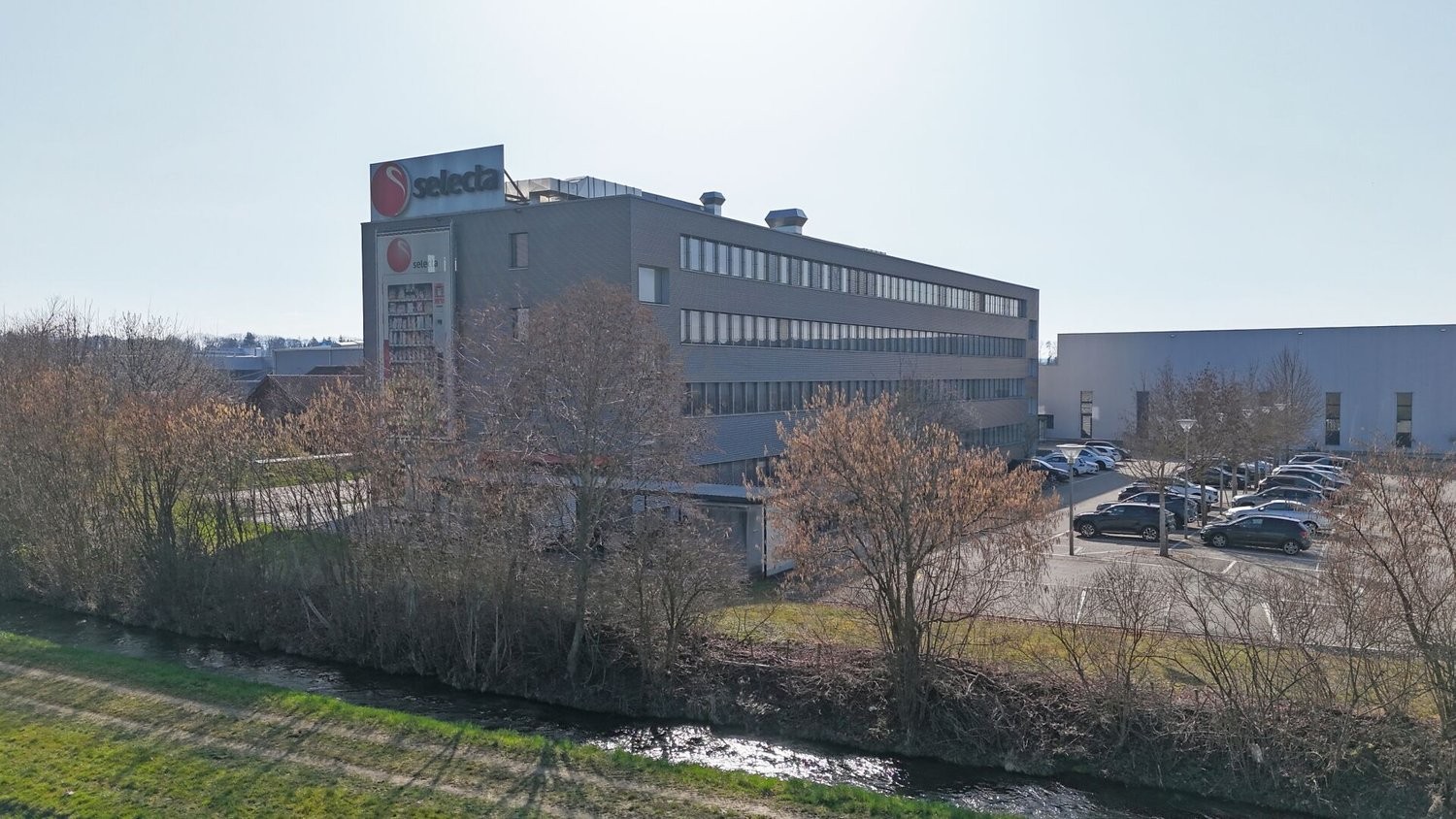 904m² commercial, photo 2 sur 10