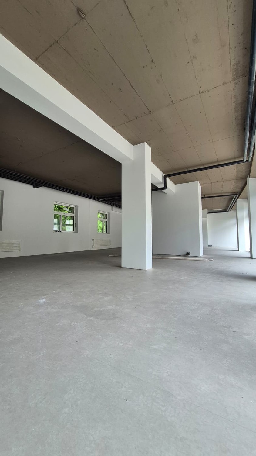 103m² commercial, photo 1 sur 4