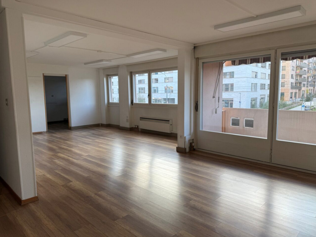 107m² office
