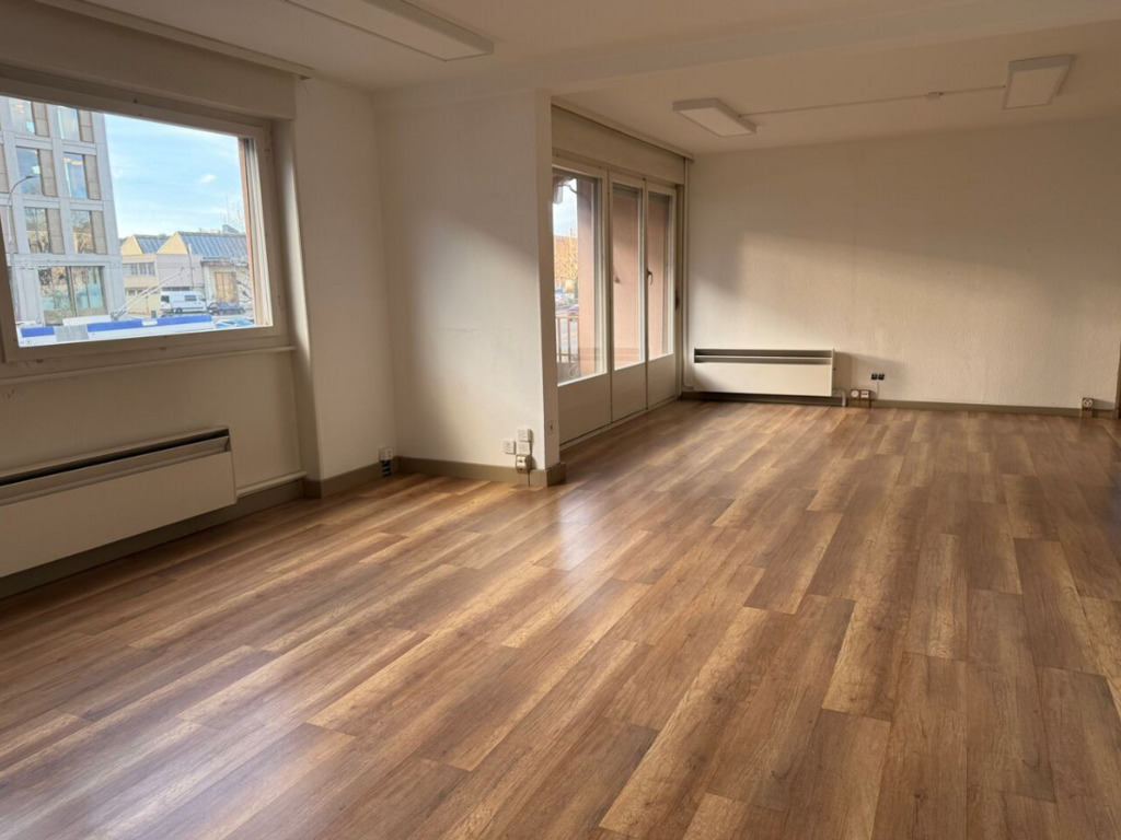 107m² office
