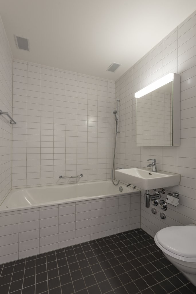 Appartement de 2 ½ pièces

Élégant et doté d'un confort moderne, cet appartement convient aux couples et aux personnes seules. L'immeuble est situé à proximité du centre de Biel. Les transports publics avec des connexions dans toutes les directions ainsi que les possibilités de shopping se trouvent , photo 8 sur 10