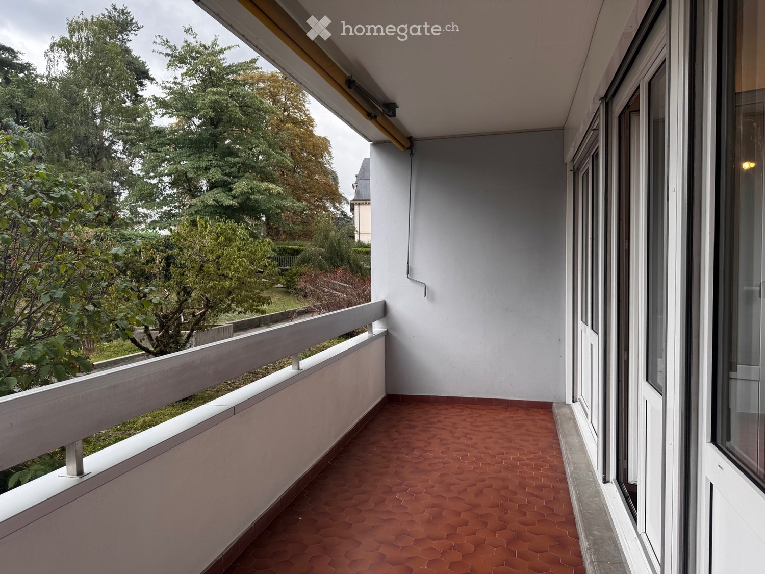 5 rooms apartment