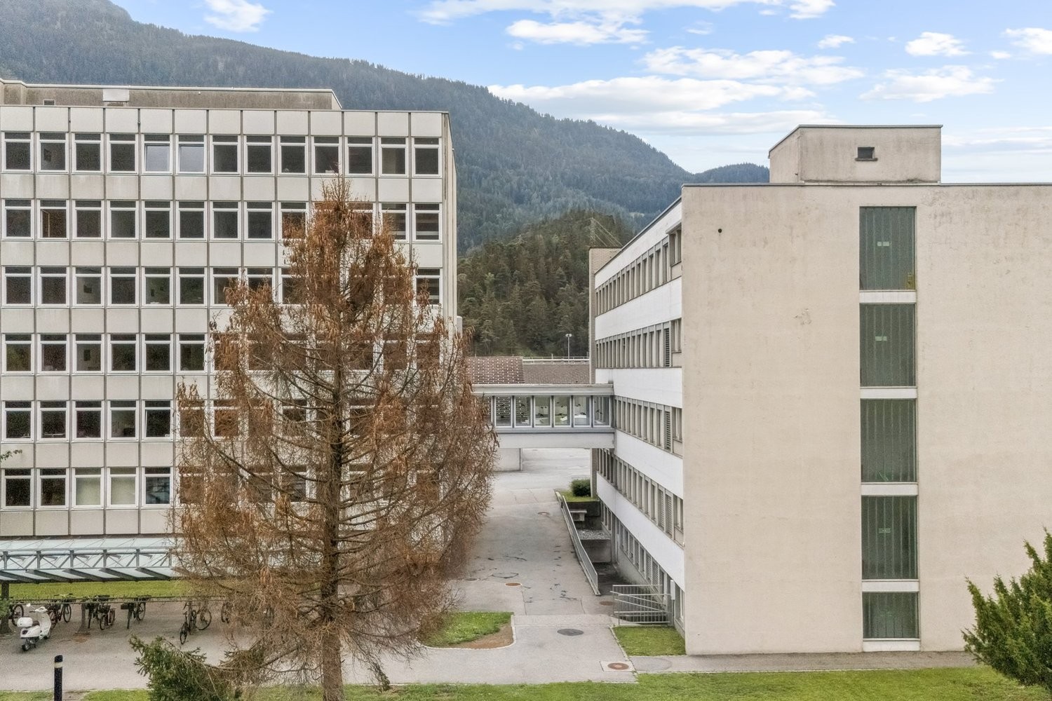 858m² de bureaux, photo 1 sur 10