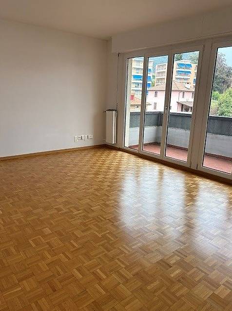 Appartement de 3 ½ pièces

Spacieux 3.5 pièces, au 6ème étage, composé d'un couloir avec armoire murale, cuisine séparée, séjour avec terrasse, 2 chambres à coucher, salle de bain, WC et cave.
Loyer mensuel CHF 895.00 + 200.00 acc. frais mensuels
Places de parc extérieures CHF 50.00, photo 3 sur 9