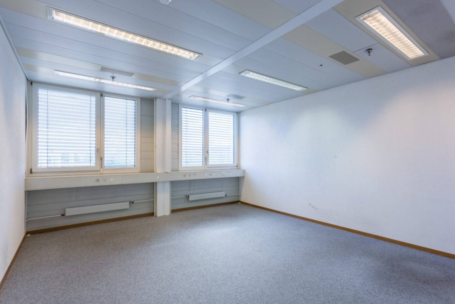 27m² office