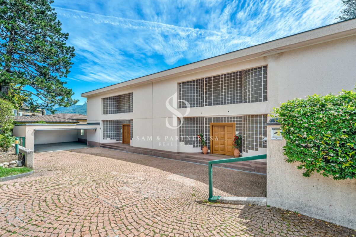 9 rooms apartment, photo 1 sur 10