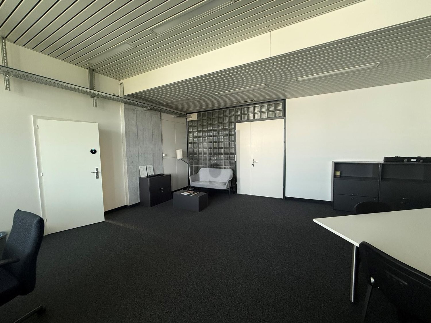 120m² office